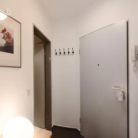 Zentrale Ruhige Mit Parkplatz